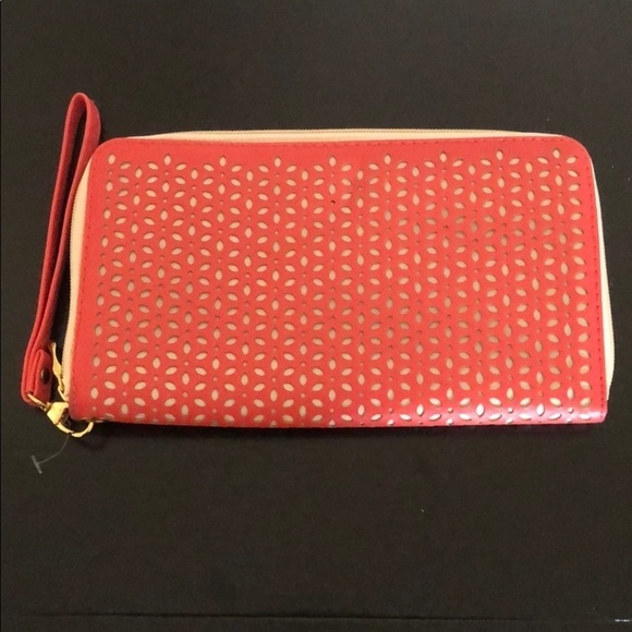 Coral Clutch - Picture 1 of 3